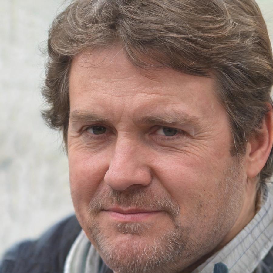 Ryker Whitfield, Senior Financial Analyst at puluverourent